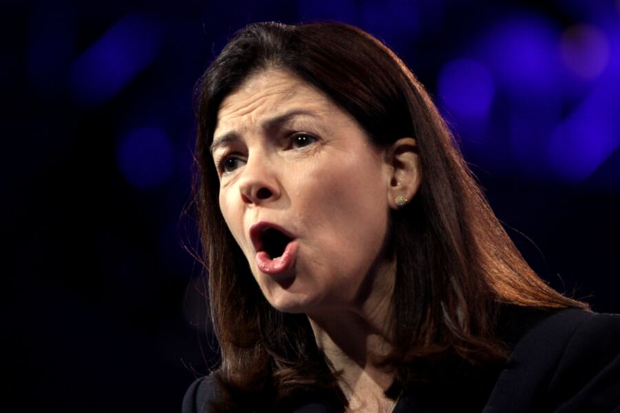 J'adore me branler avec la conservatrice Kelly Ayotte