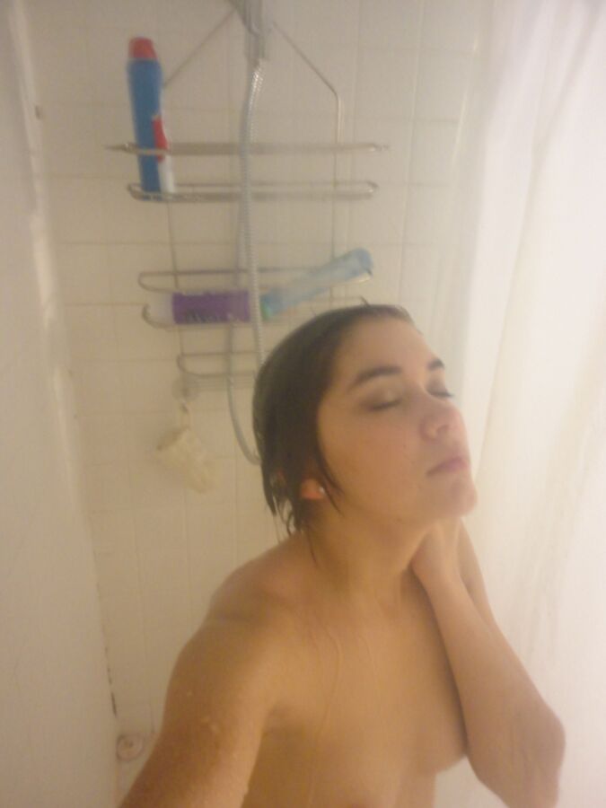 Cute Teen Takes Shower Selfies