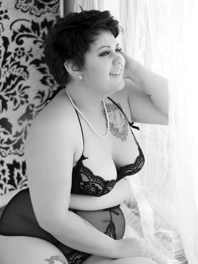 Modelos plus size em lingerie sexy (BW)