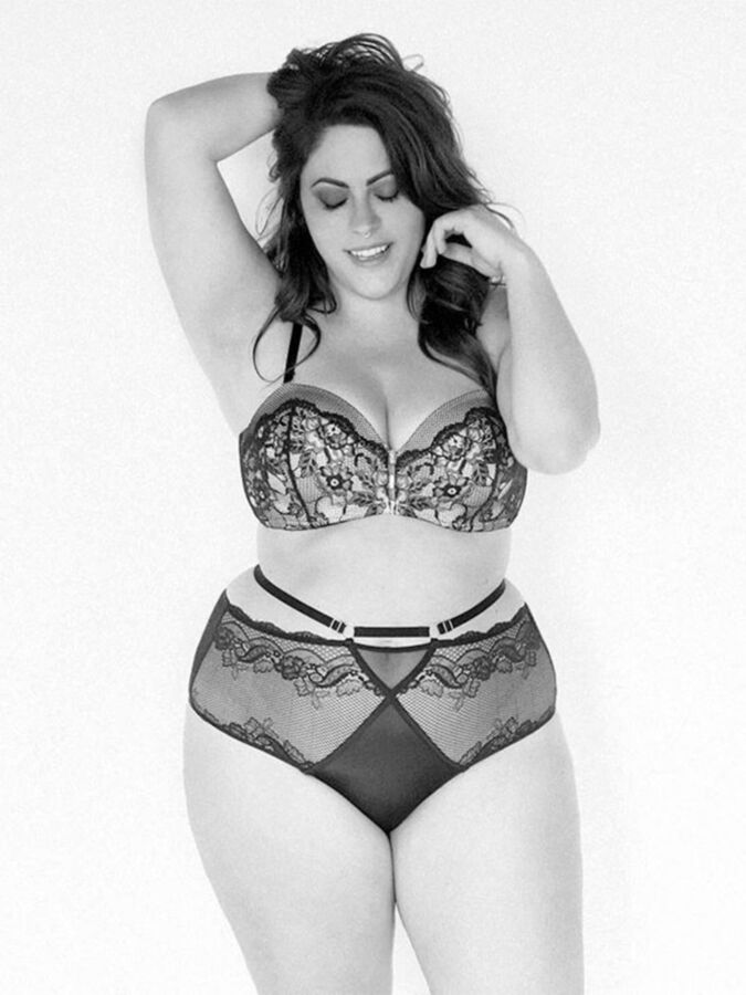 Modelos plus size em lingerie sexy (BW)