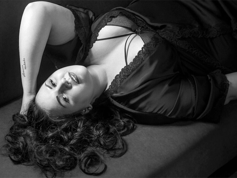 Modelos plus size em lingerie sexy (BW)