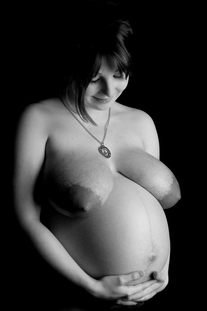 Preggo モデルの裸 06