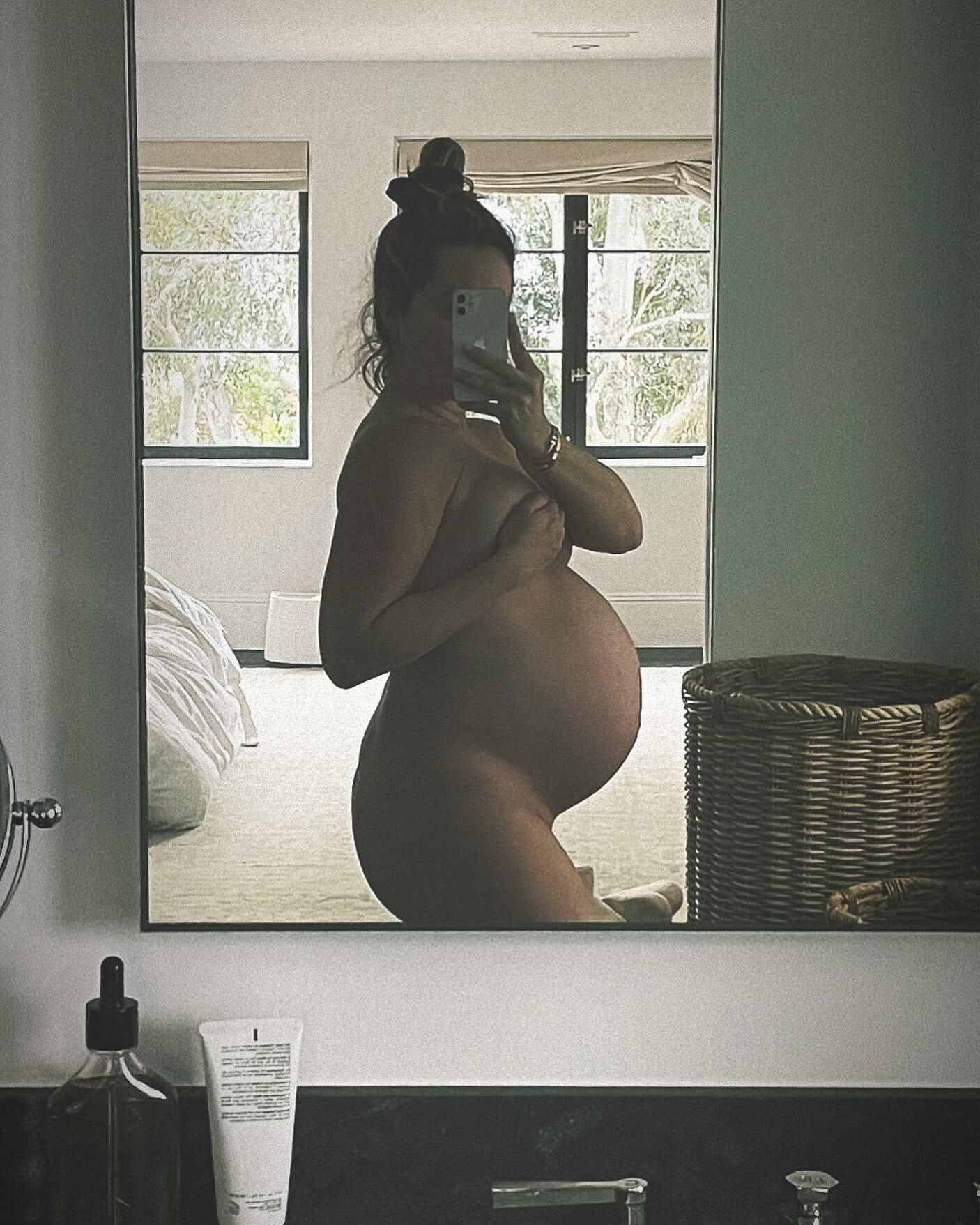 Mirror mirror on the wall, who's the sexiest preggo of them all?