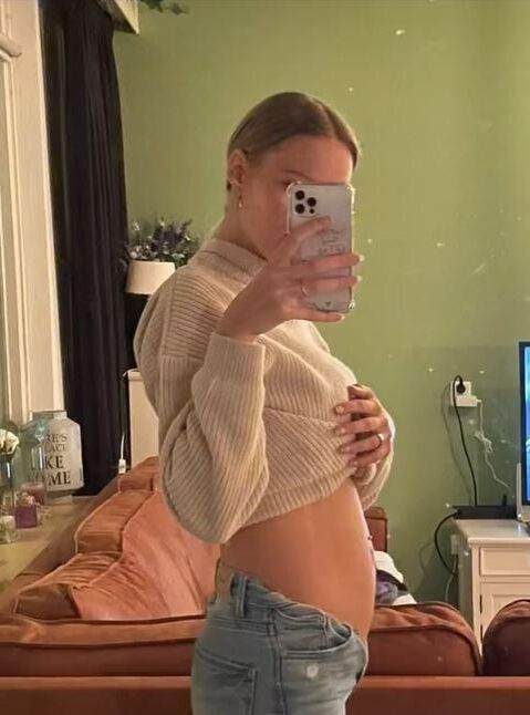 pretty Dutch preggo teen