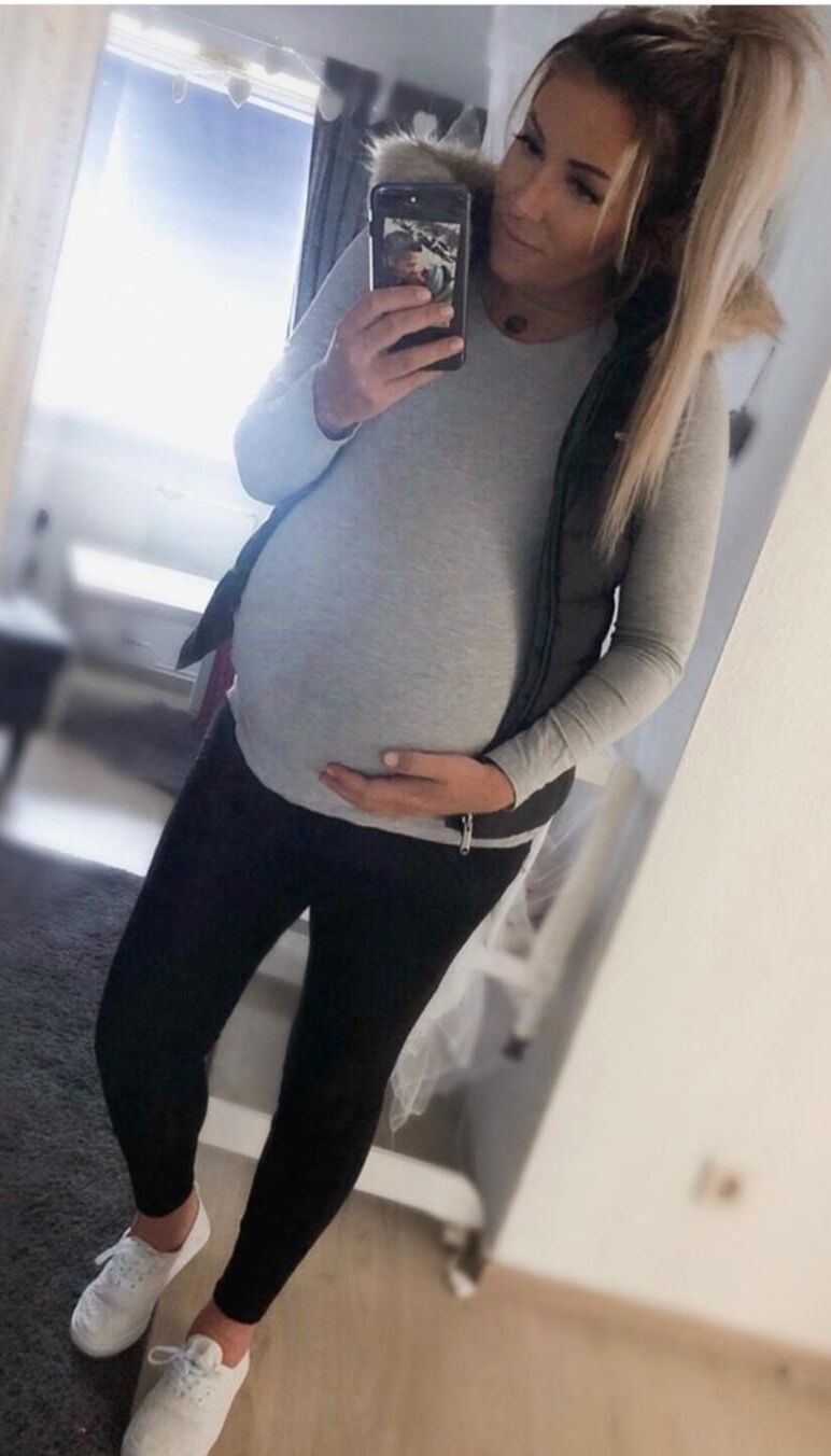 Pregnant Blonde Influencers 3