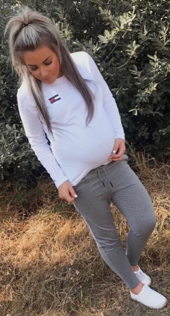 Pregnant Blonde Influencers 3