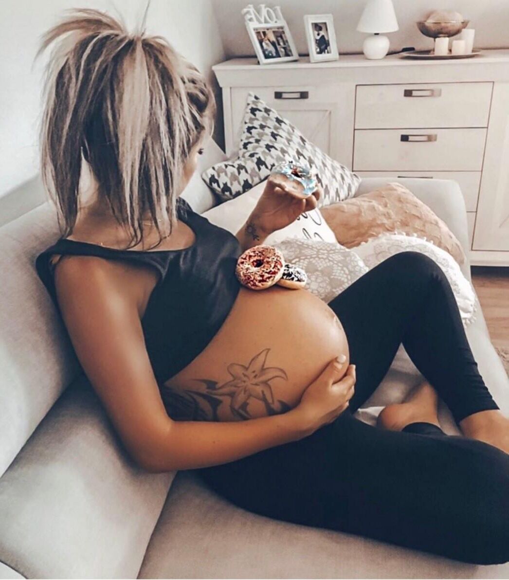 Pregnant Blonde Influencers 3