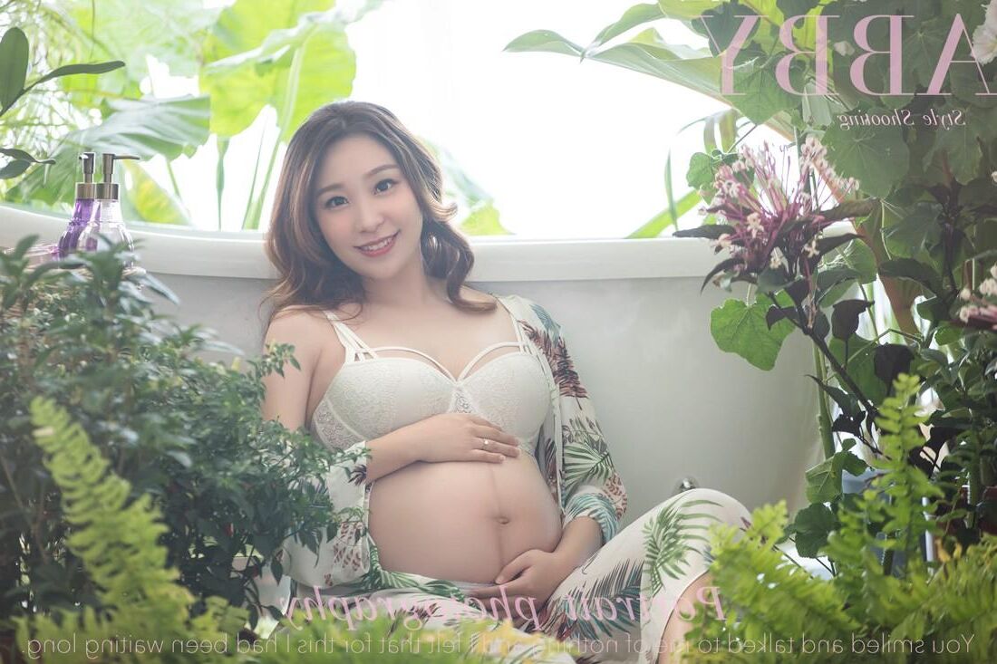 Pregnant Asian Women 4