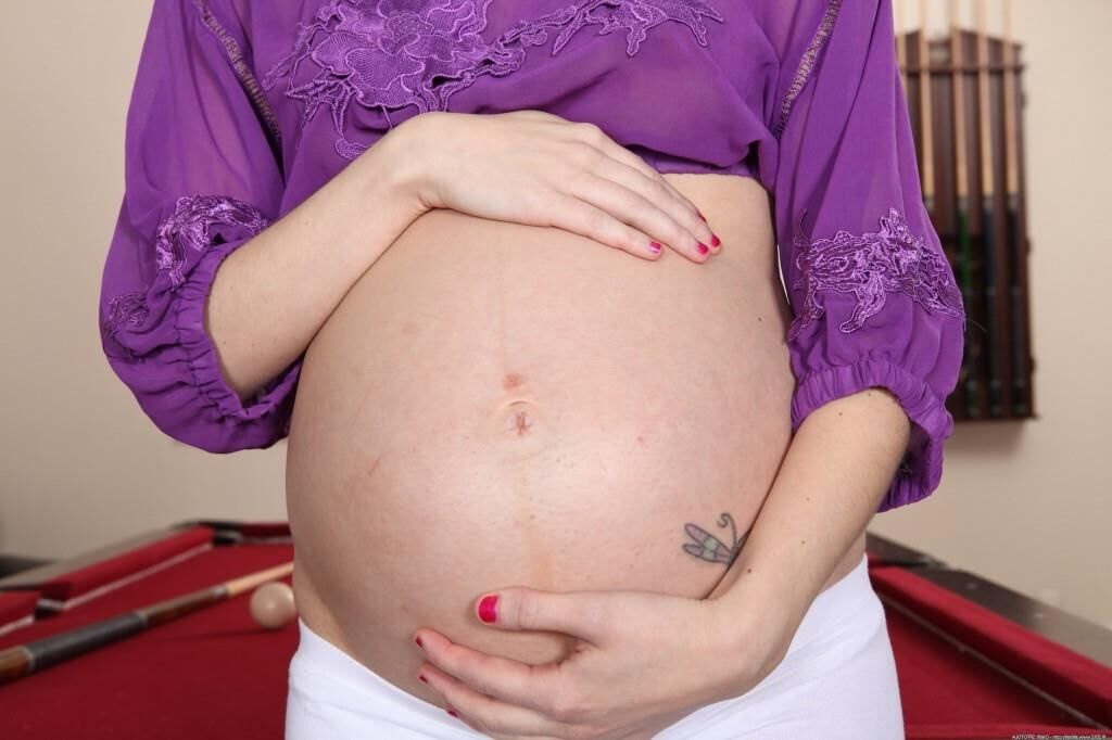 Kelly Klass enceinte 1