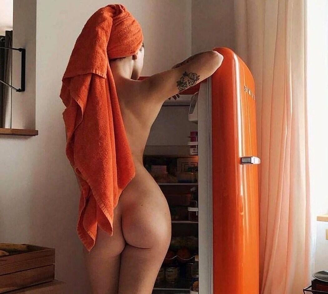 Sexy Ladies With a Towel