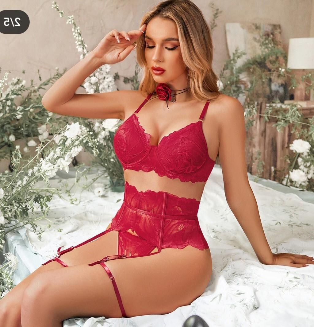 Modelos de biquíni e lingerie se misturam 1