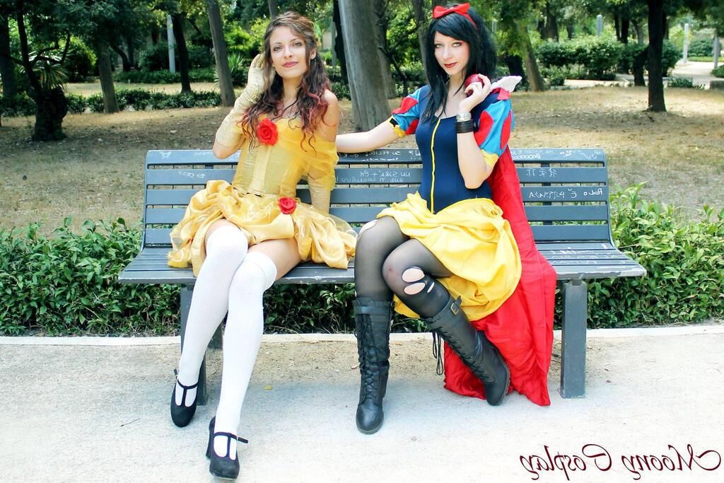 Disney costume girls