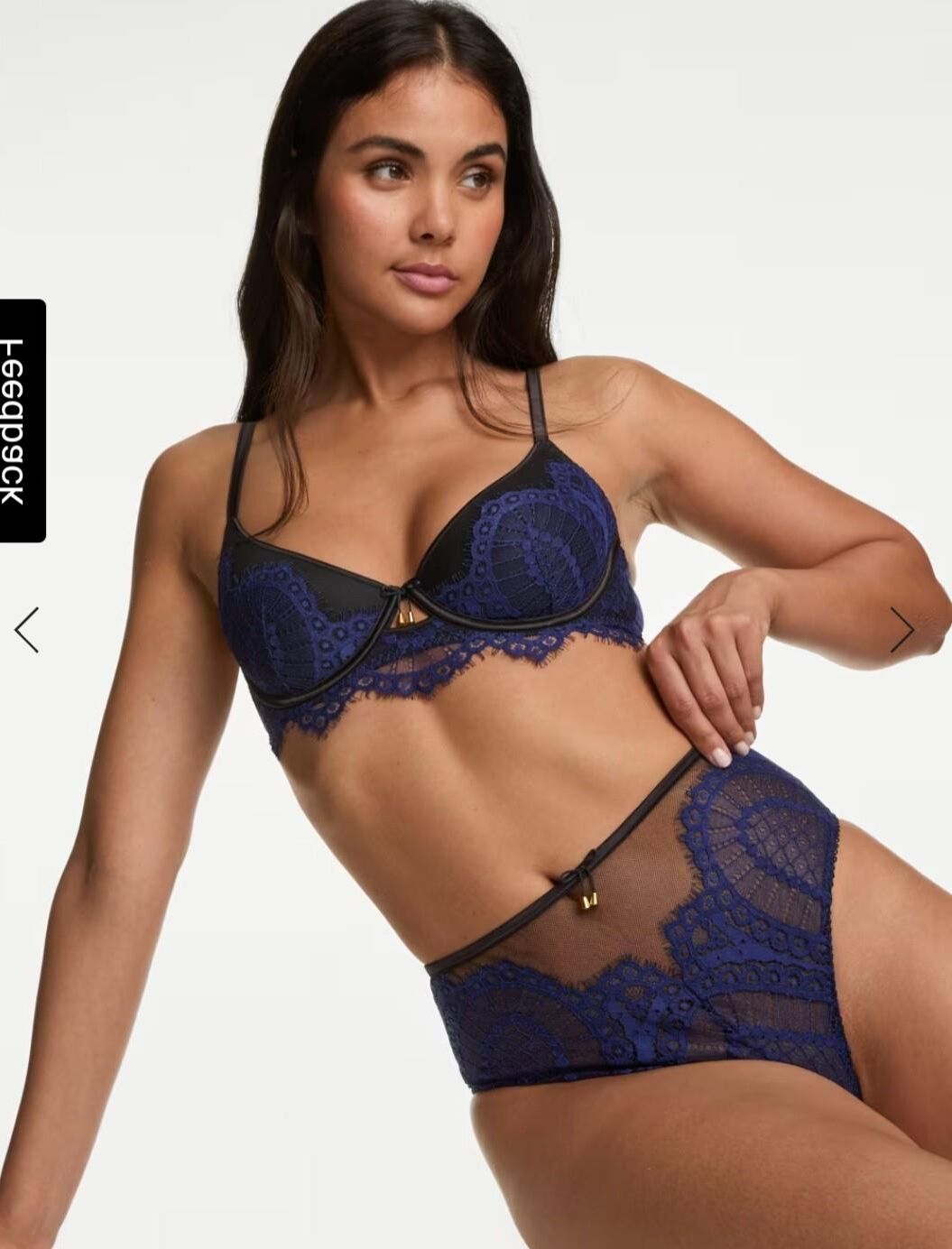 Me encanta esta modelo de lencería. ¿Quién es ella?