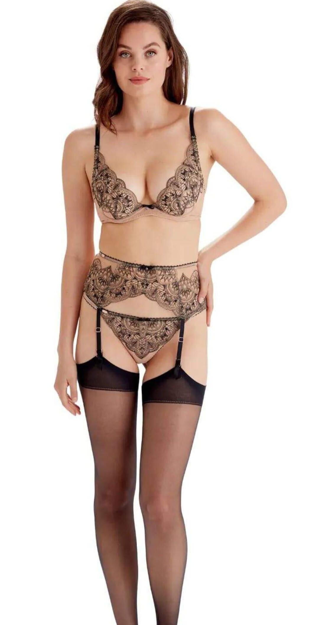 Mélange lingerie et bikini