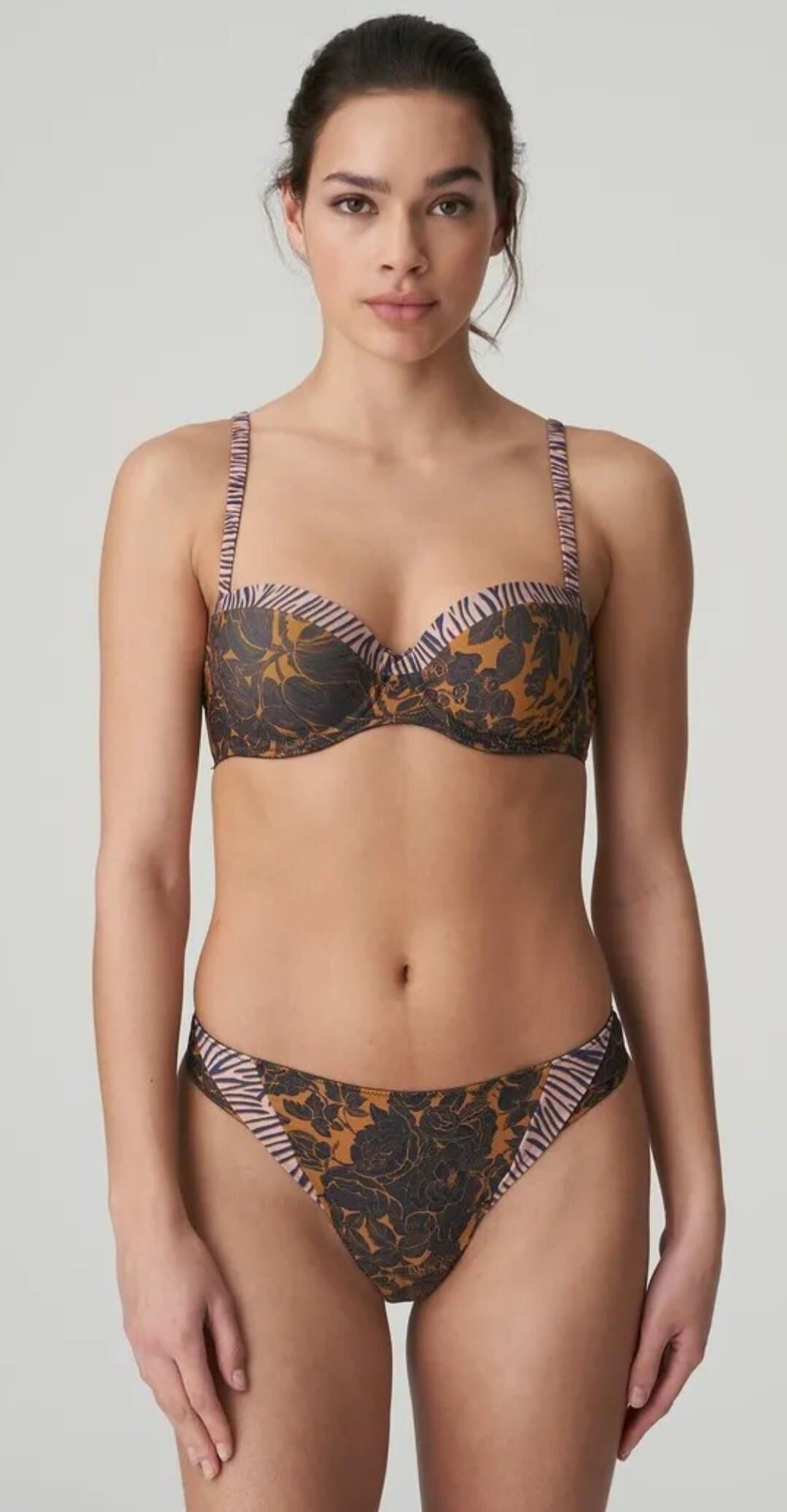 Mélange lingerie et bikini