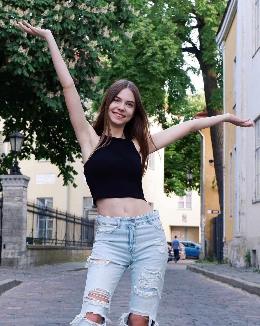 Estonian Skinny Cameltoe Queen Lisanna