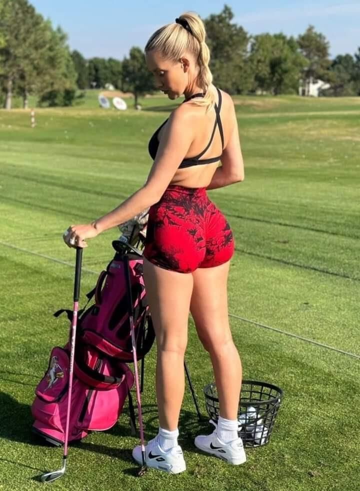 Paige Spiranac! Golfeuse blonde chaude!