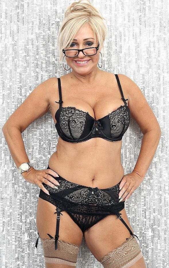 Mature Lingerie 