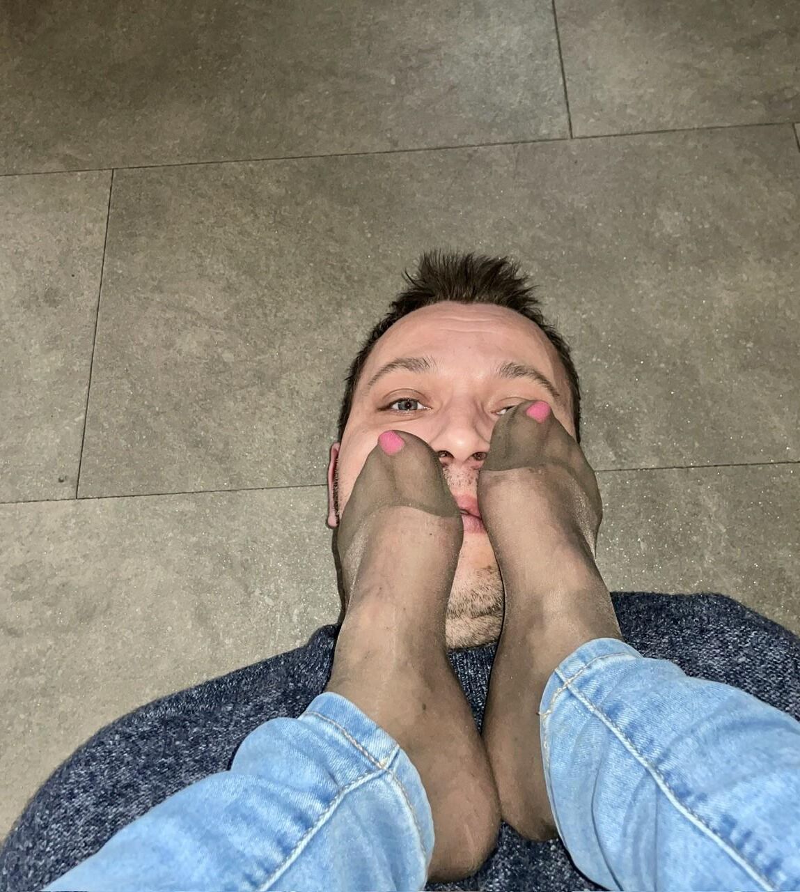 Smell my stinky nylon feet !