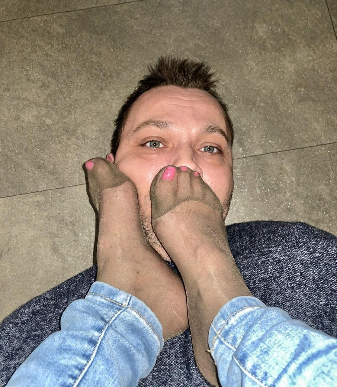 Smell my stinky nylon feet !