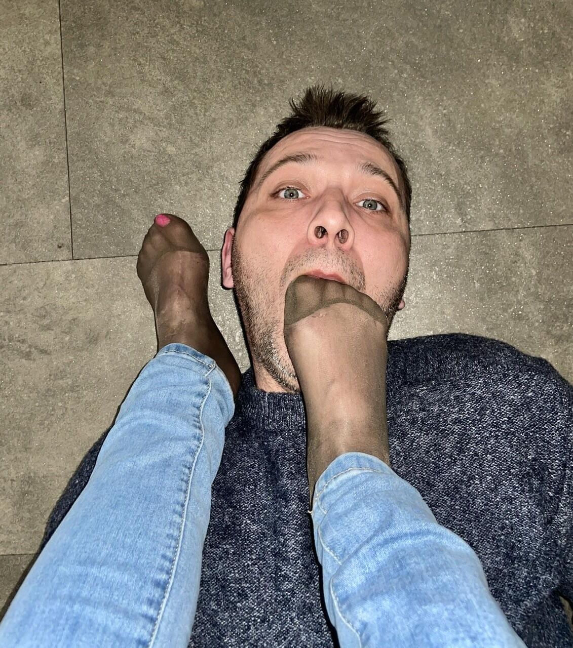 Smell my stinky nylon feet !