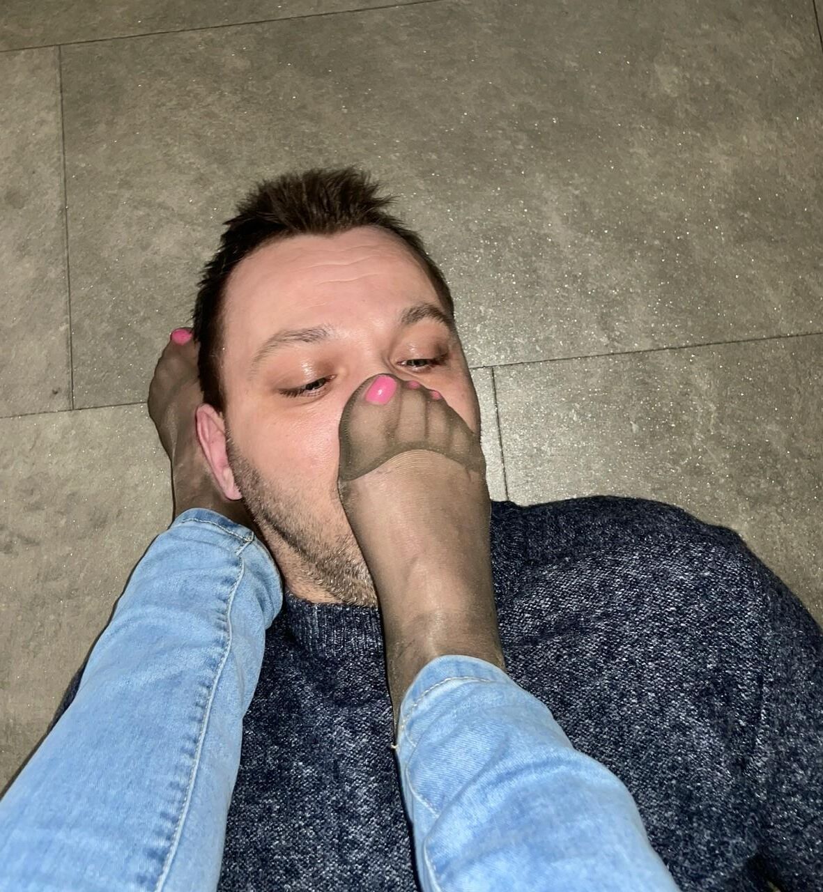 Smell my stinky nylon feet !