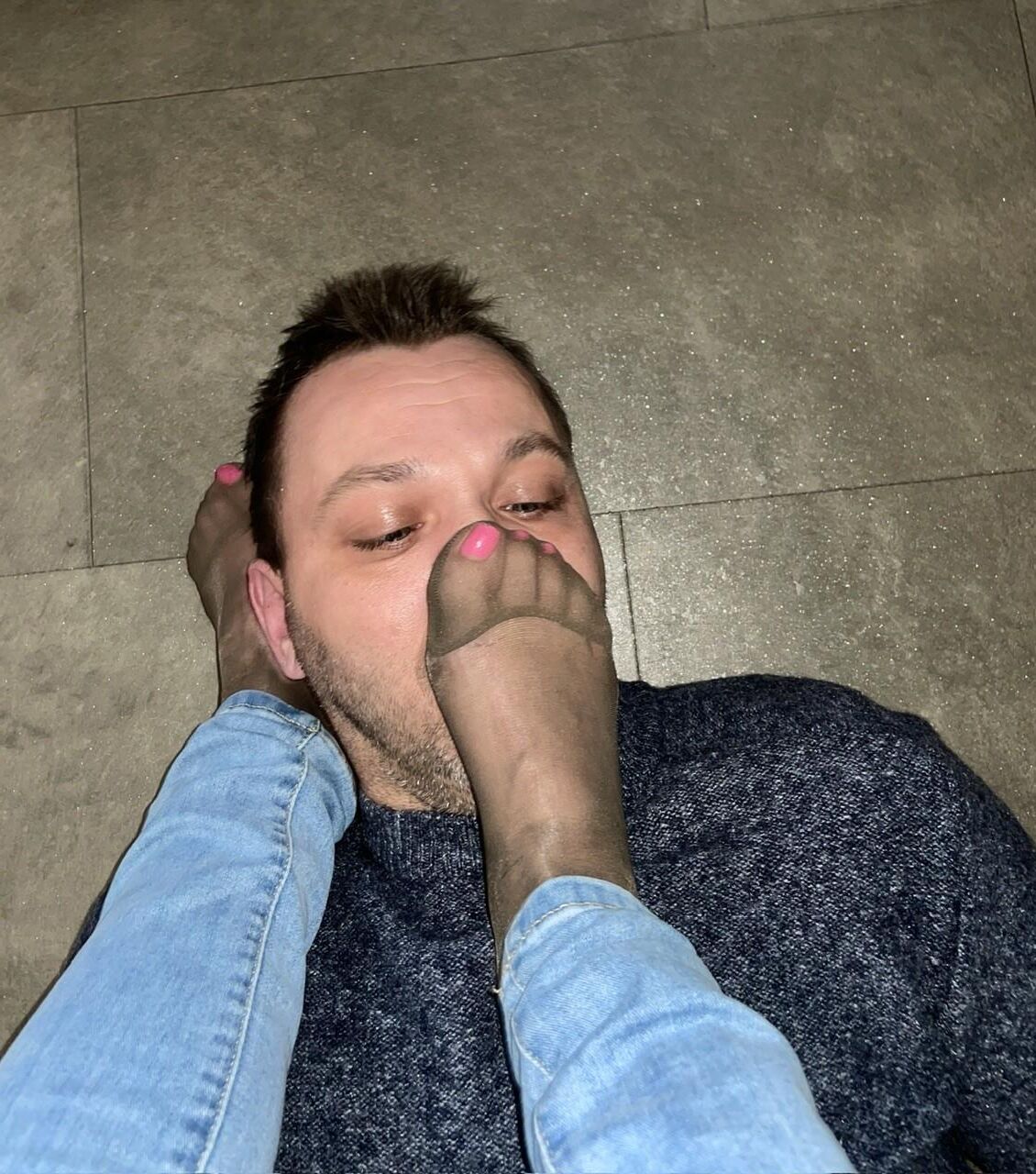 Smell my stinky nylon feet !