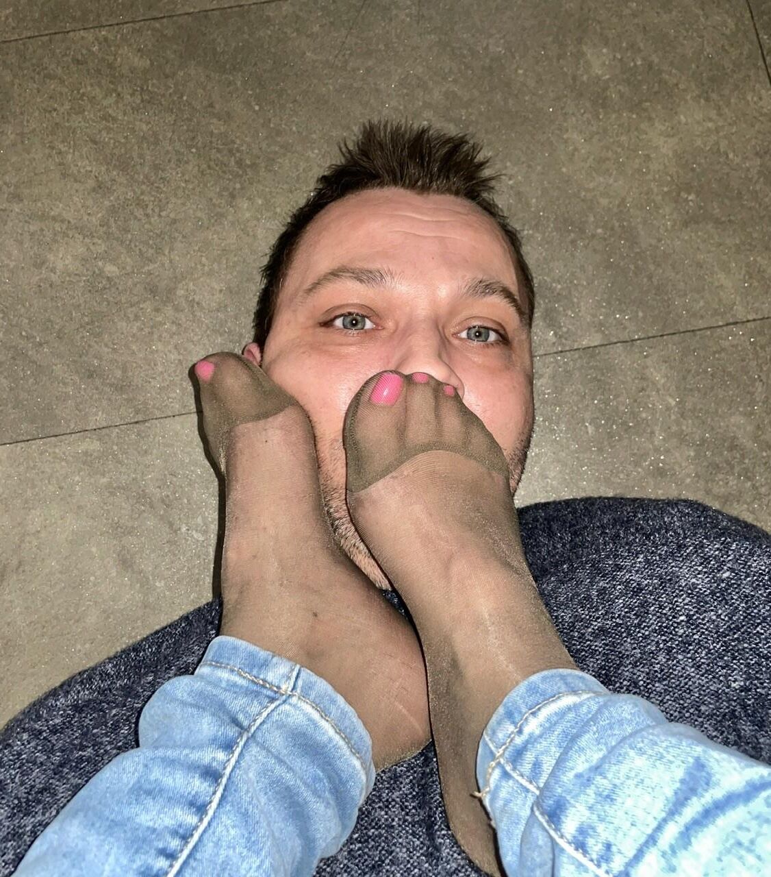 Smell my stinky nylon feet !