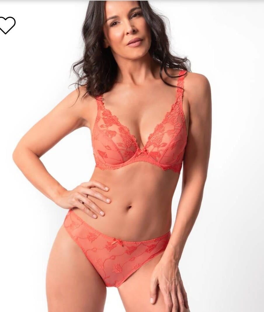 Mélange lingerie et bikini