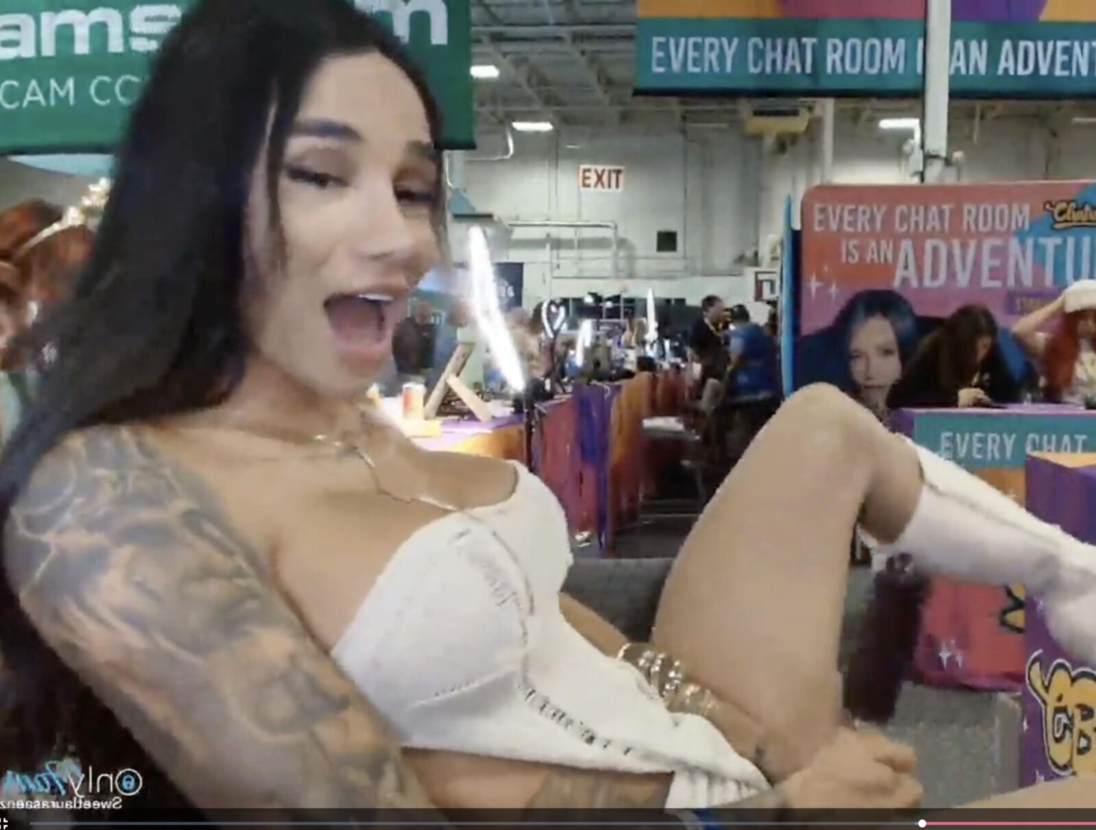 TS LAURA SAENZ À EXXXOTICA