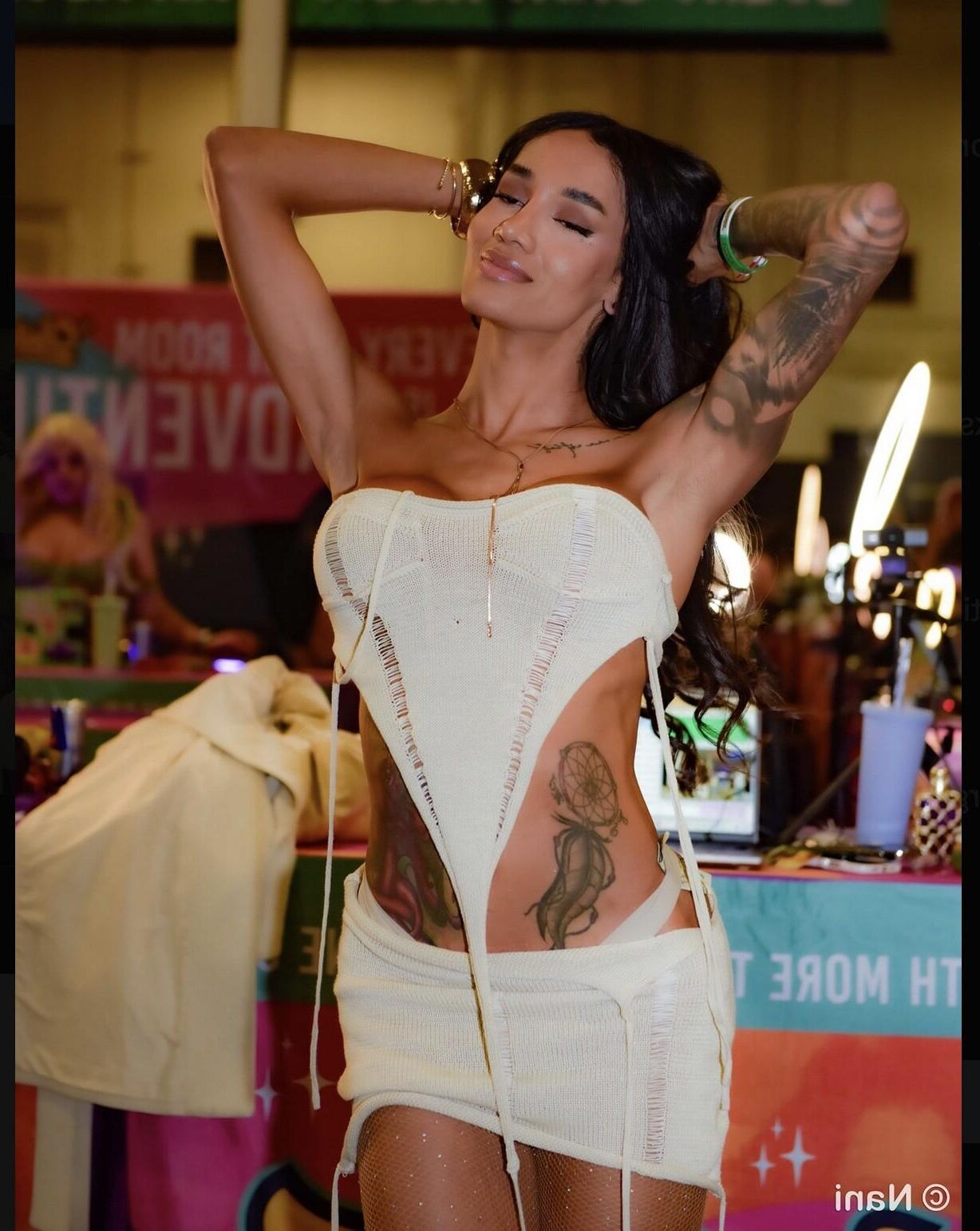 TS LAURA SAENZ À EXXXOTICA