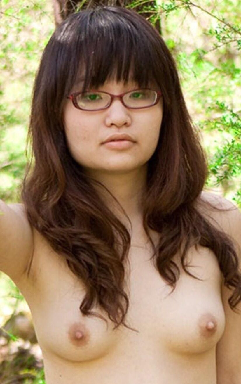 Visages et seins asiatiques sexy