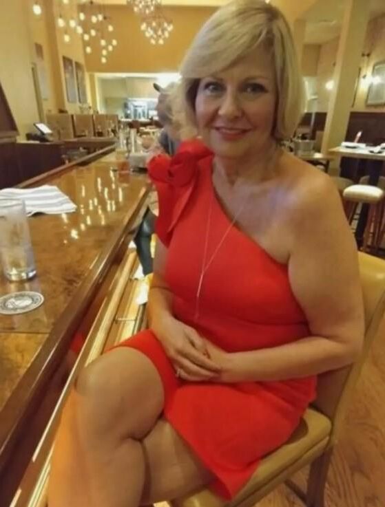 Elegant mature women 