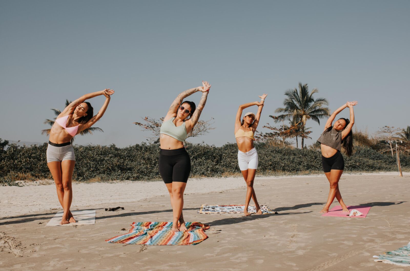 ...,,,....STRANDYOGA.....HEISSE YOGA-SURFBILDER