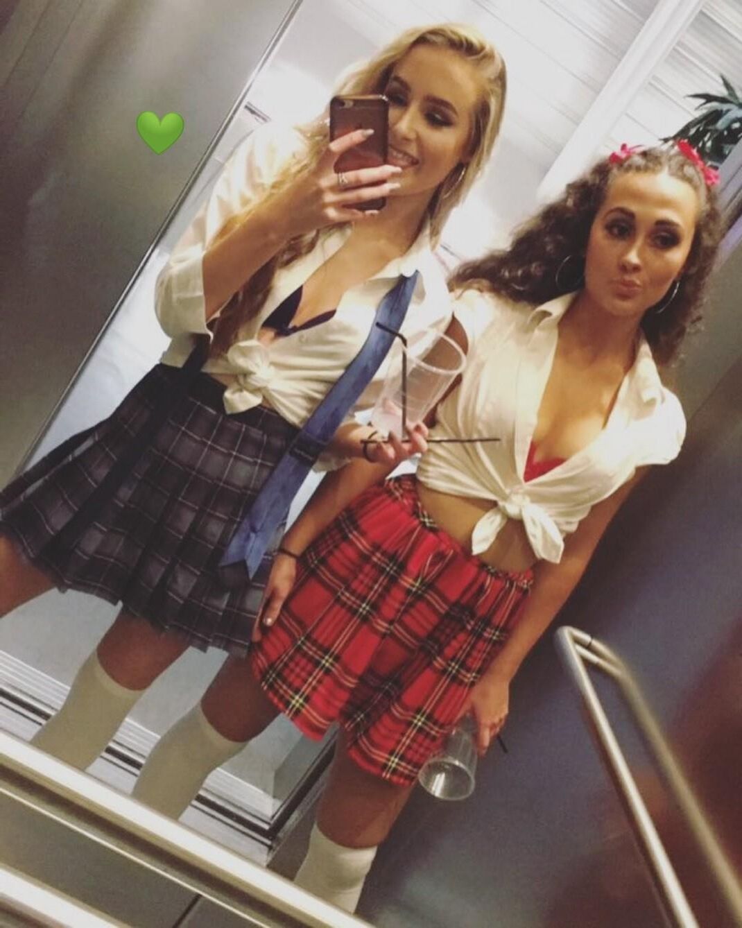 Putas disfrazadas, colegialas.