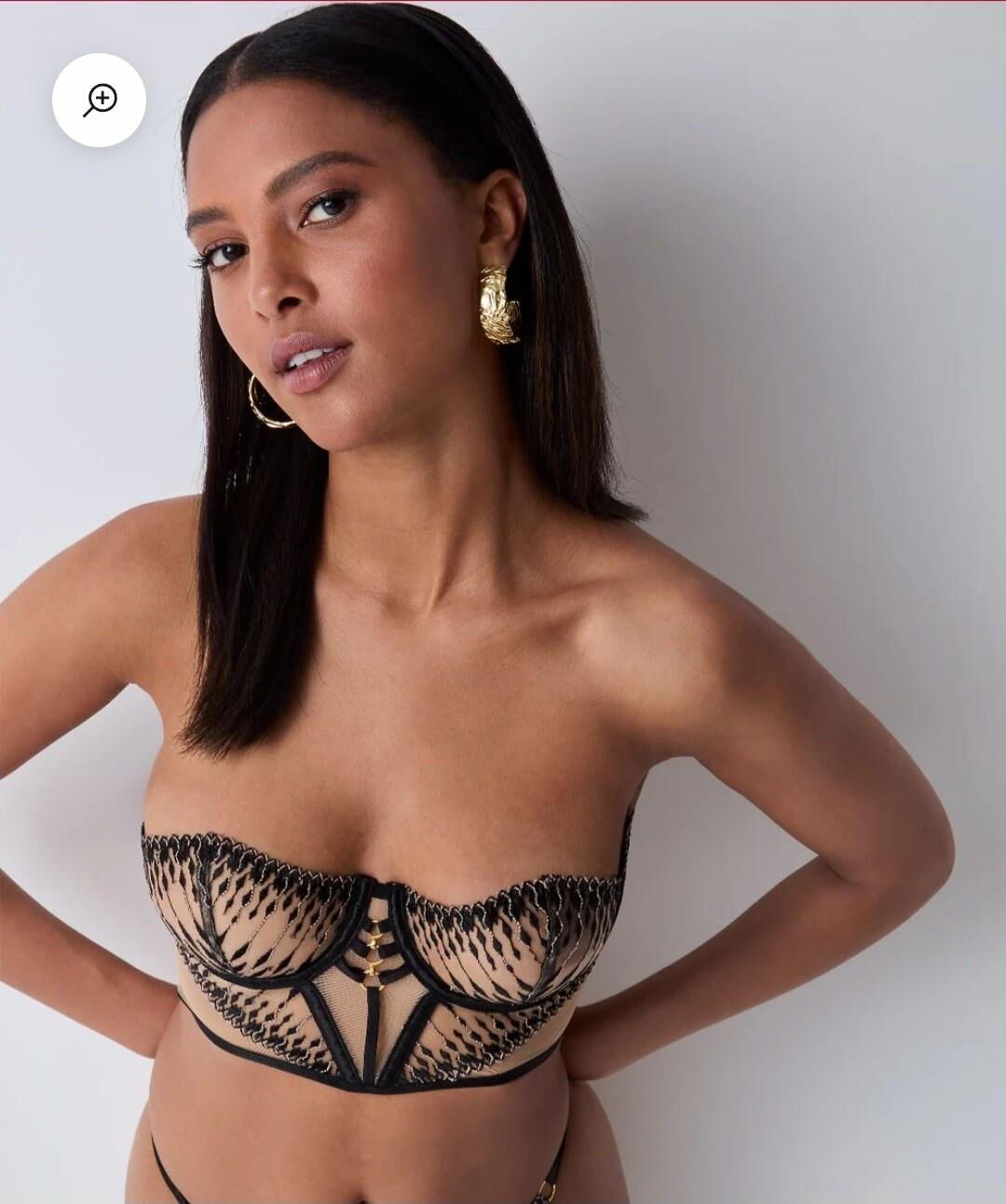 Mistura de lingerie e biquíni