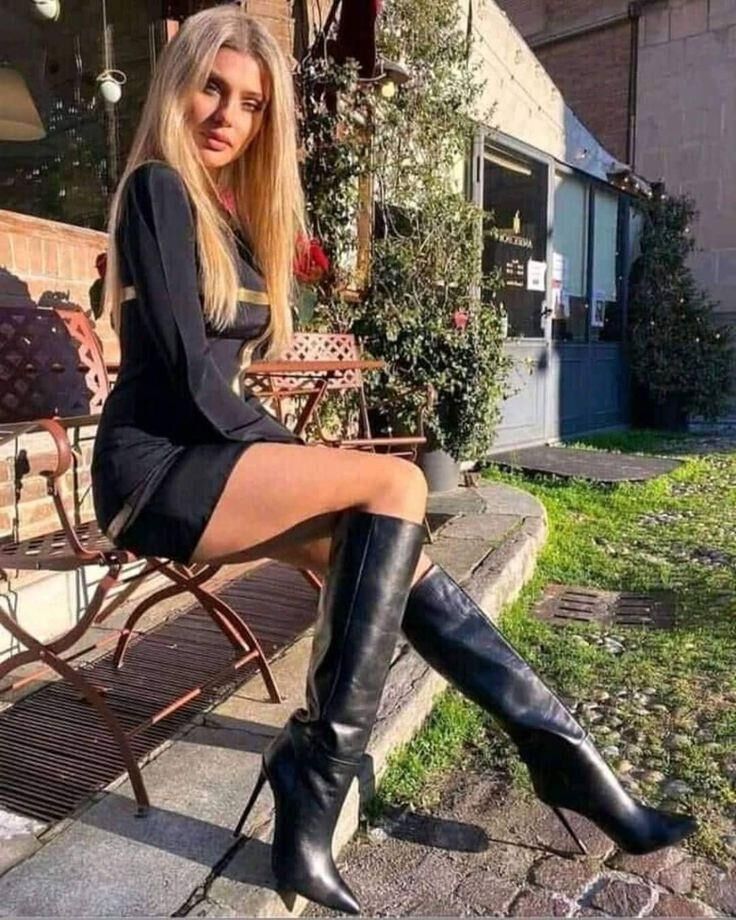 Chicas calientes con botas de tacón alto