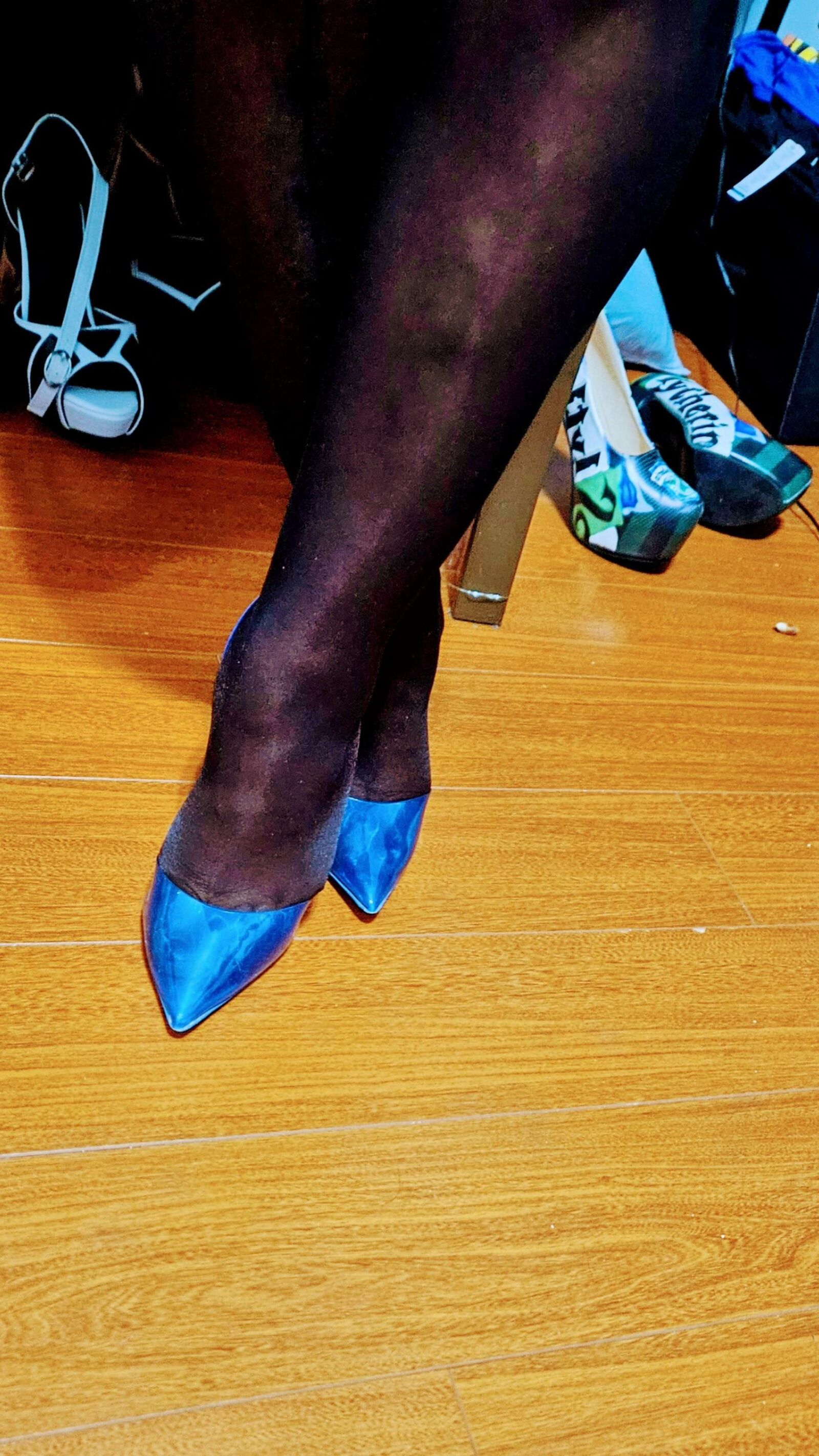 Mein Rücken Hotwife Nyla Marco Schuhe und Strümpfe