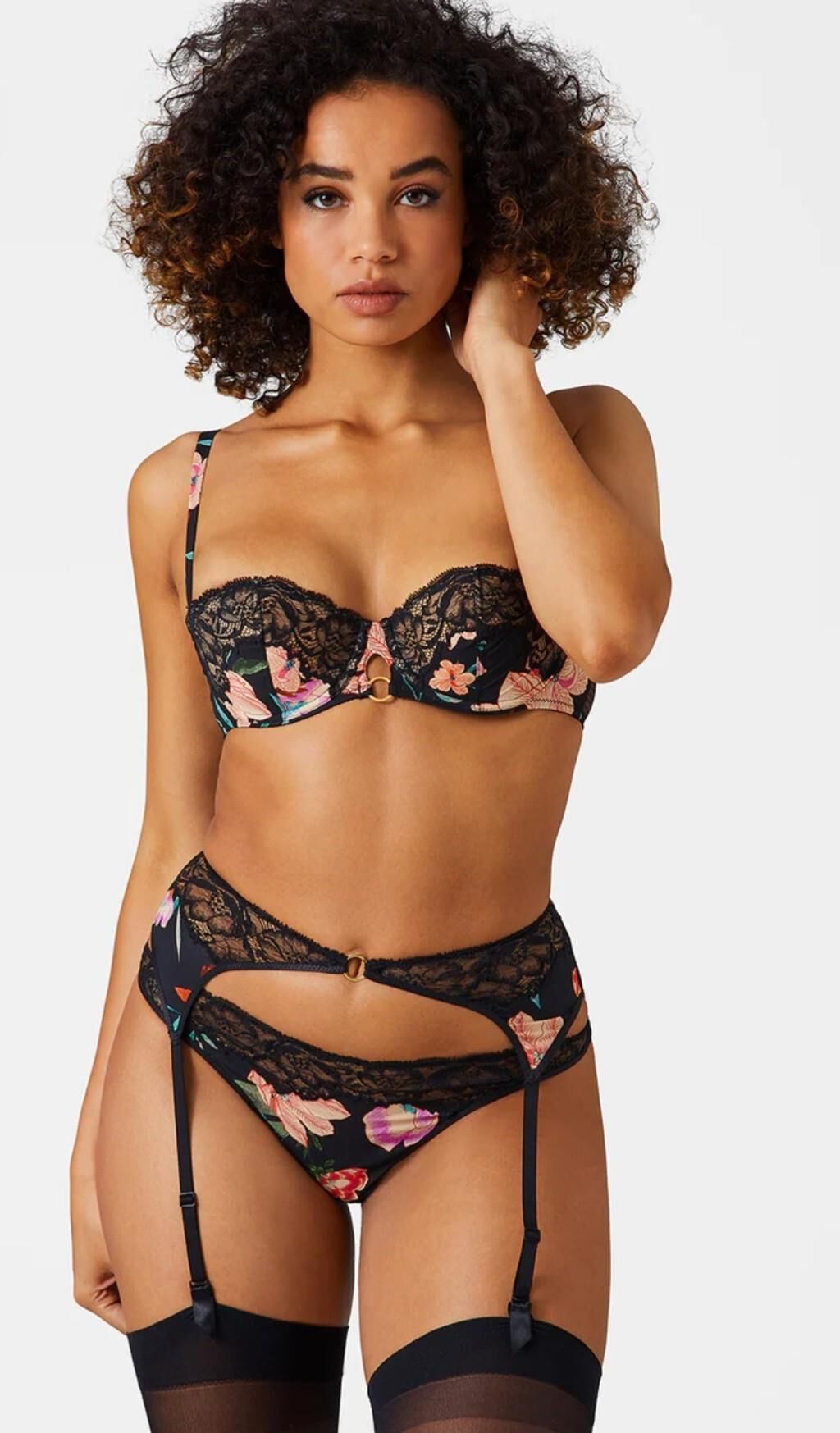 Mélange de lingerie et de bikini