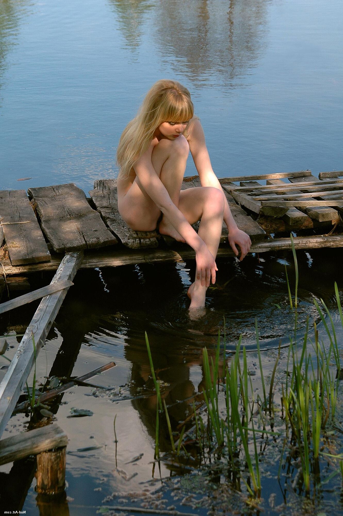 Nud Art Barbie River Pier ()