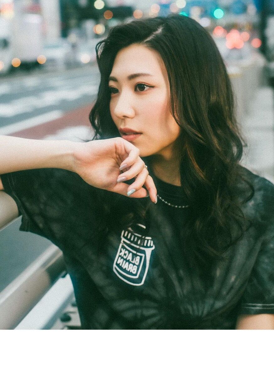 Aika Yamagishi Newlook Girl se encuentra con la calle