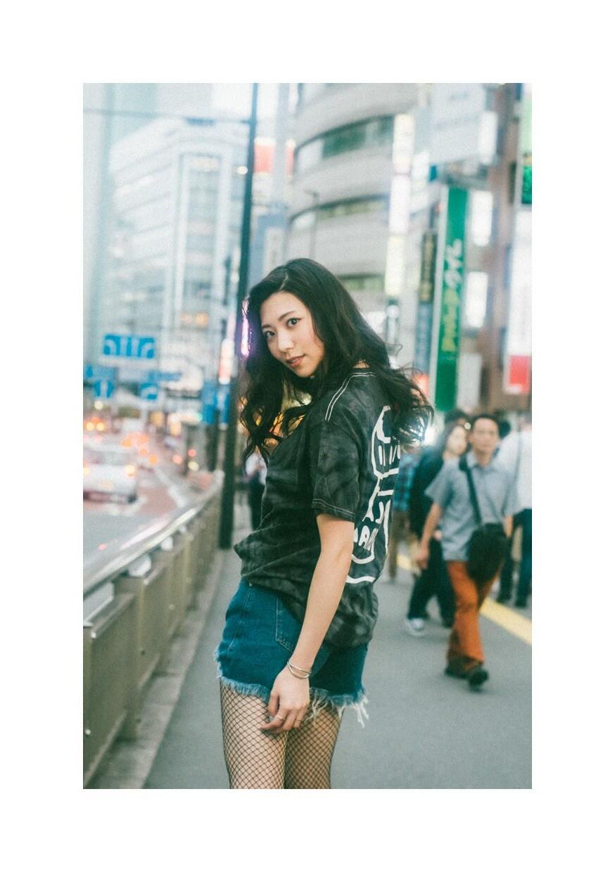 Aika Yamagishi Newlook Girl se encuentra con la calle