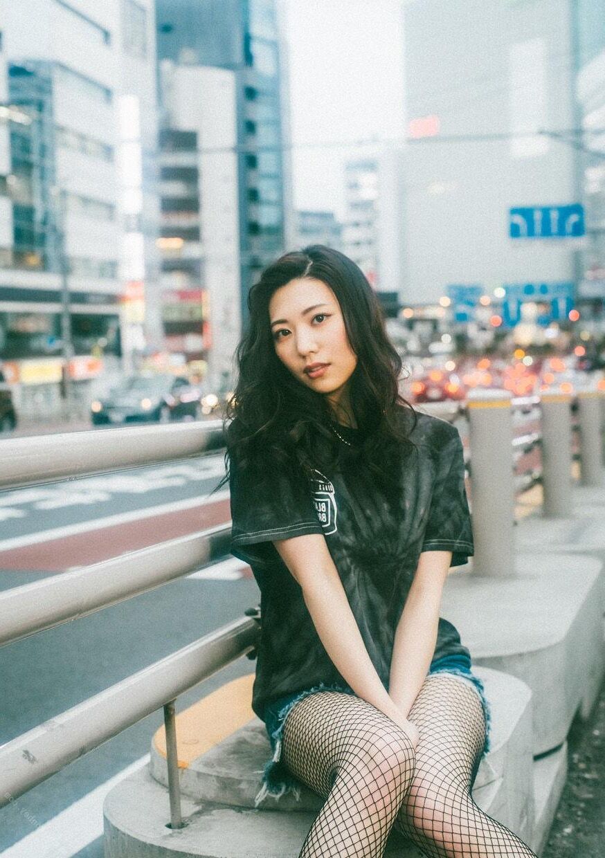 Aika Yamagishi Newlook Girl se encuentra con la calle