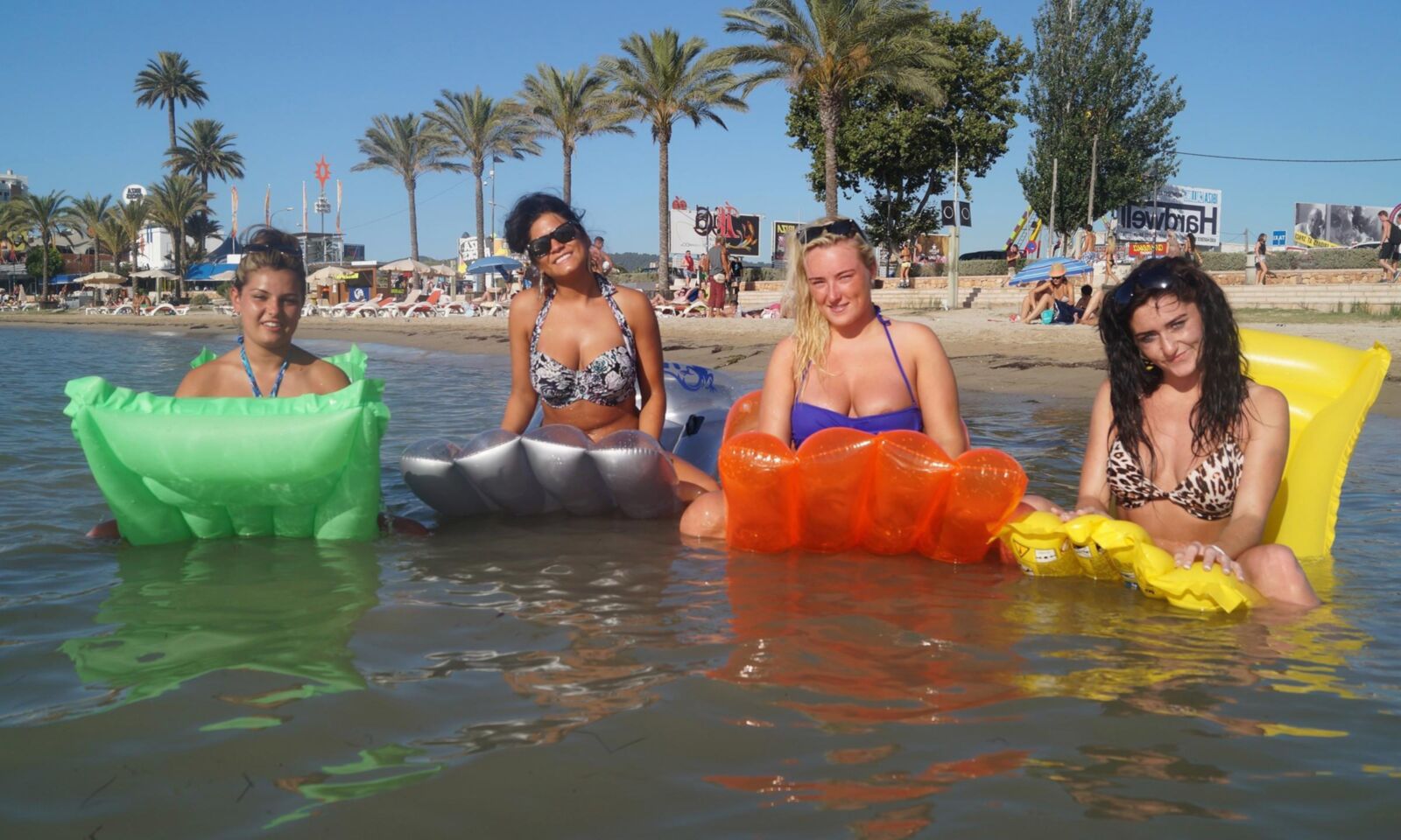 Playa mel con amigos