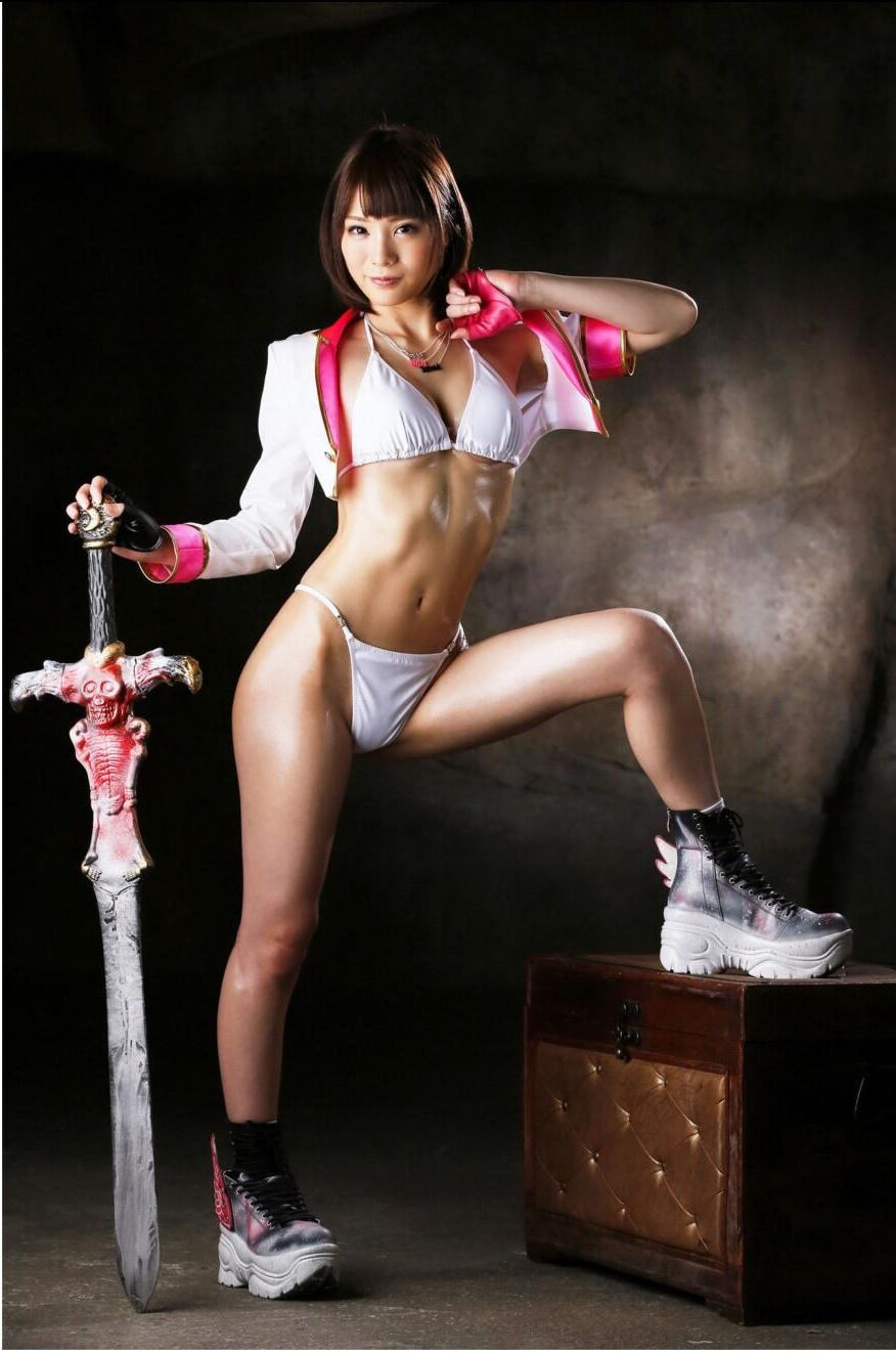 Airi Suzumura Photobook Cosplay passionnant