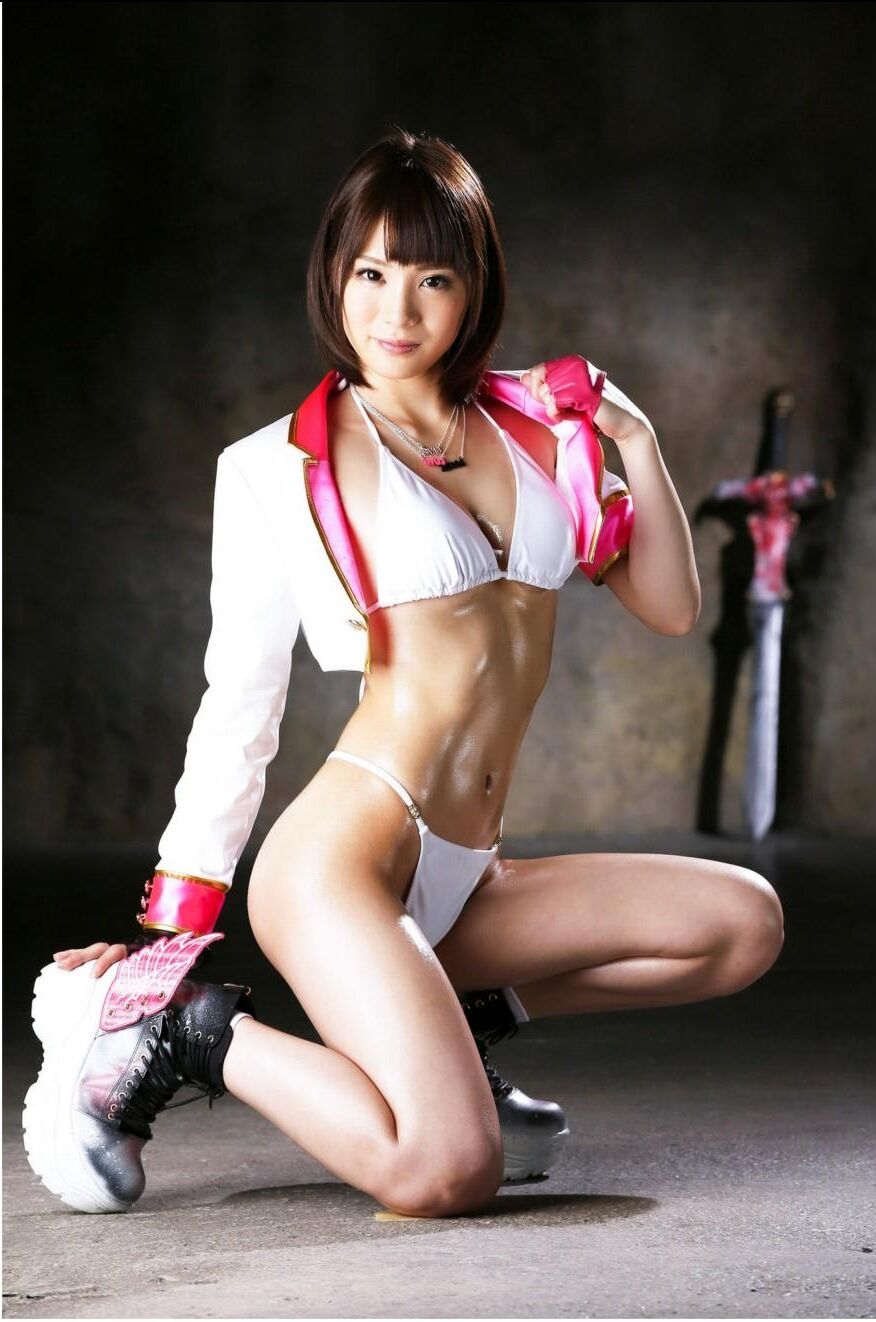 Airi Suzumura Photobook Cosplay passionnant