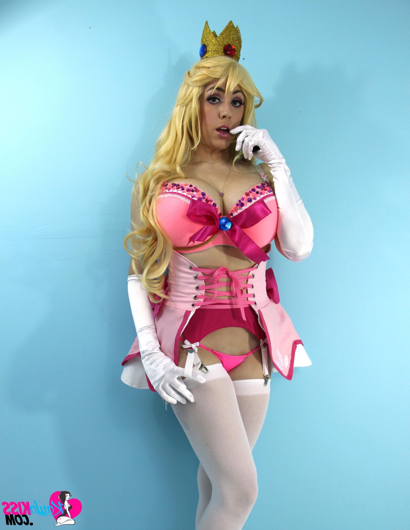 Kayla Kiss Princes Peach Cosplay