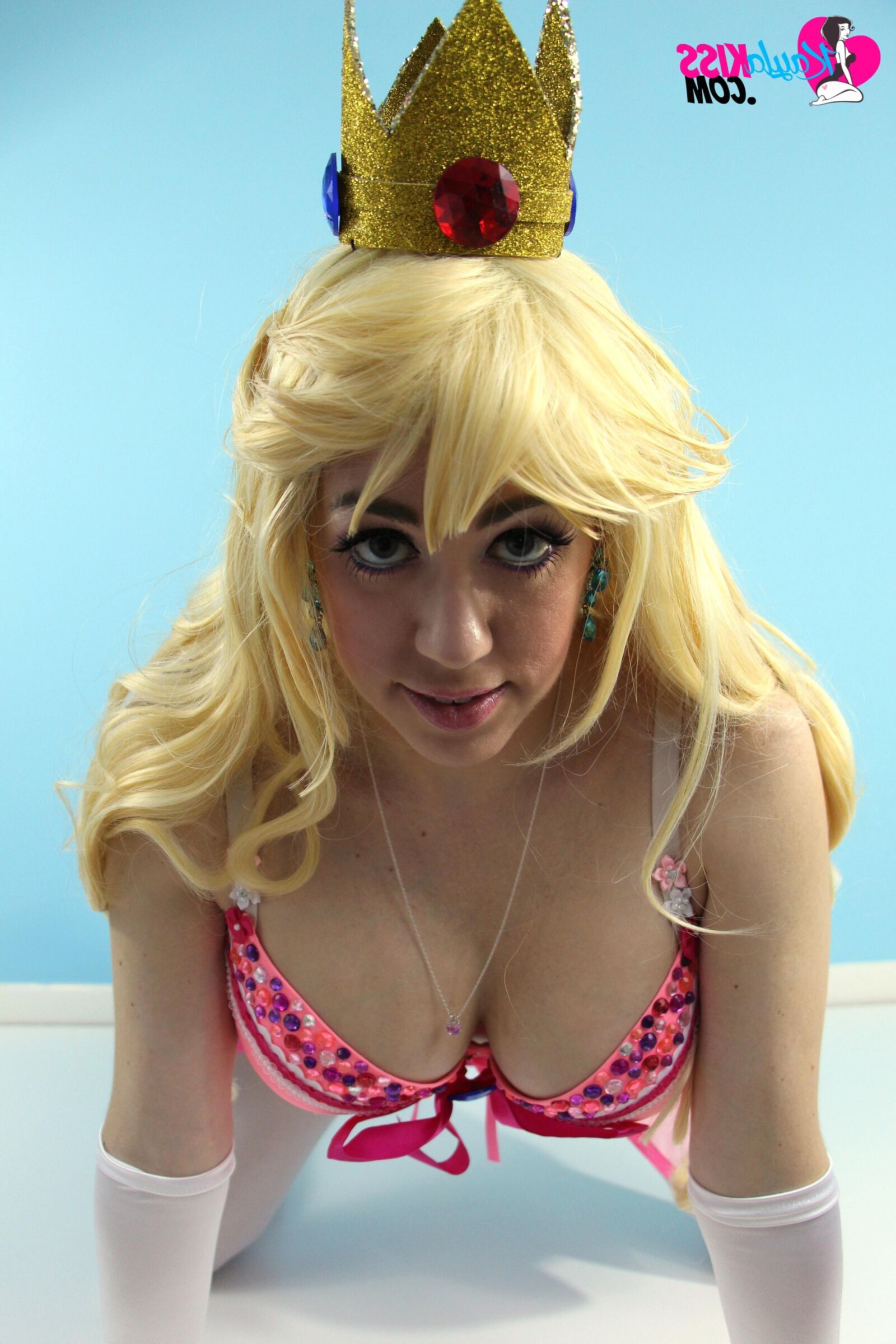 Kayla Kiss Princes Peach Cosplay