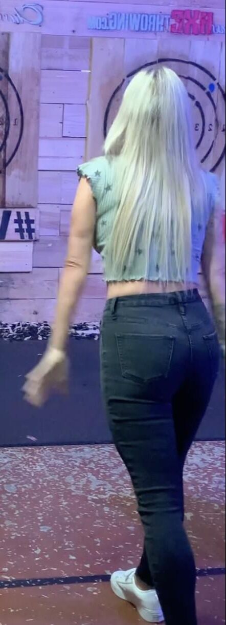 Eu quero colocar meu pau no corpo deles e gozar