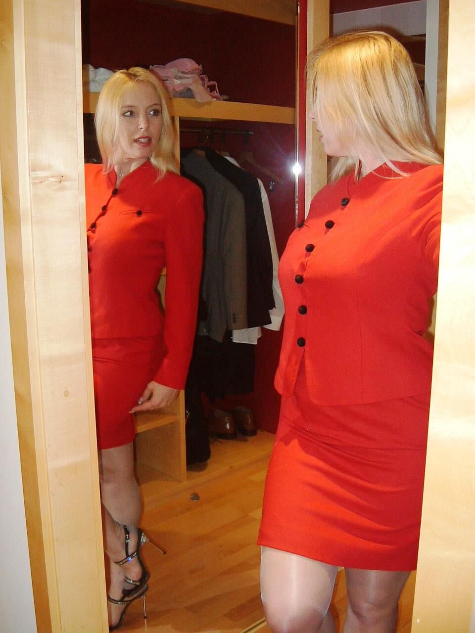 LadyLucy red suit
